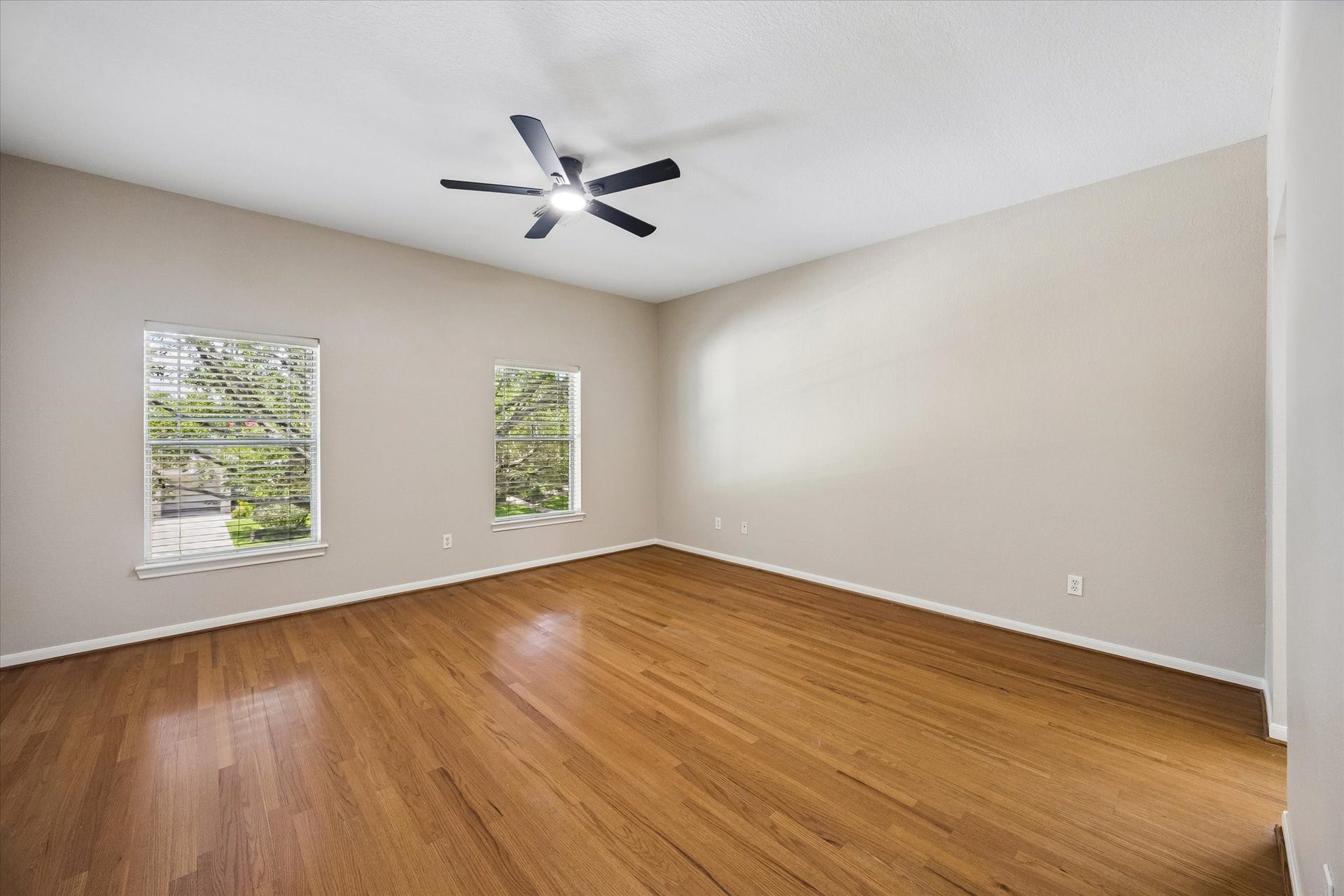 7535 Guinevere Drive, Sugar Land, TX 77479 Large windows frame peaceful neighborhood views while filling the room with natural sunlight. Private vanity with Jack and Jill bathroom