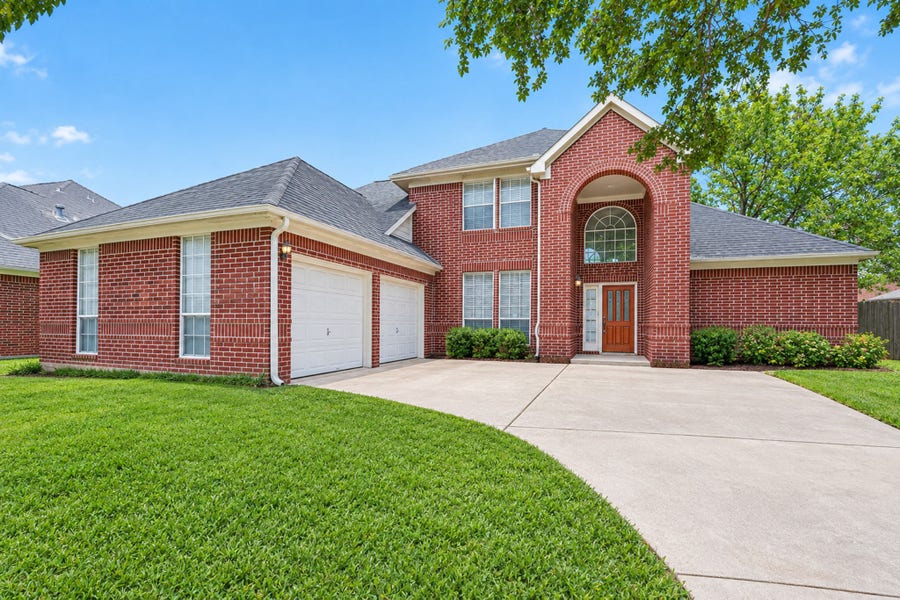 Property photo for 2411 Charter Oaks Court, Pearland, TX