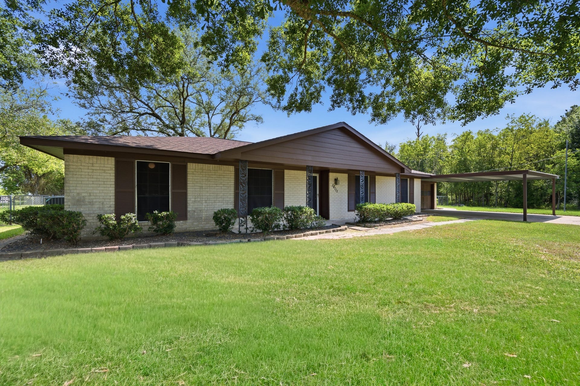 16111 Clarence Street, Needville, TX 77461 16111 Clarence Street, Needville, TX 77461