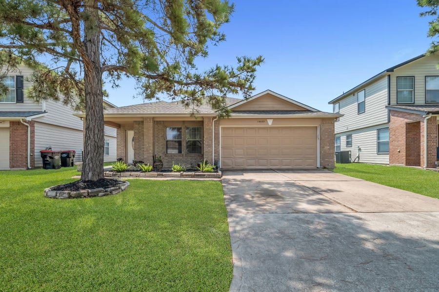 Property photo for 19523 Yucca Valley Lane, Cypress, TX