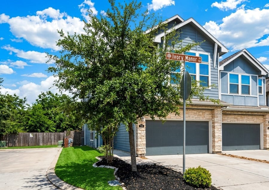 Property photo for 708 Ivory Manor Drive, Houston, TX