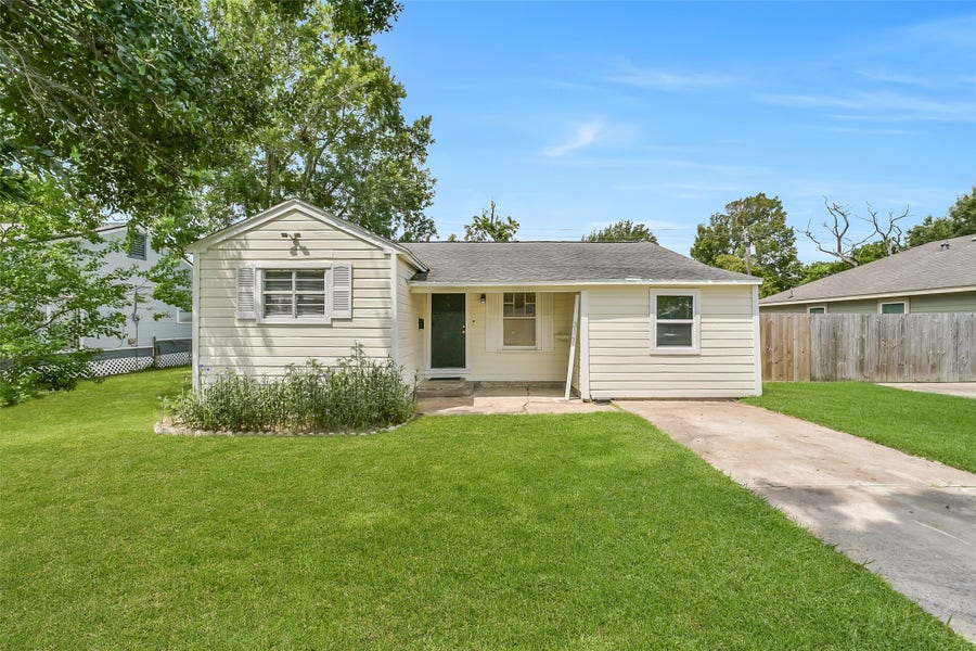 Property photo for 312 S Utah Street, La Porte, TX