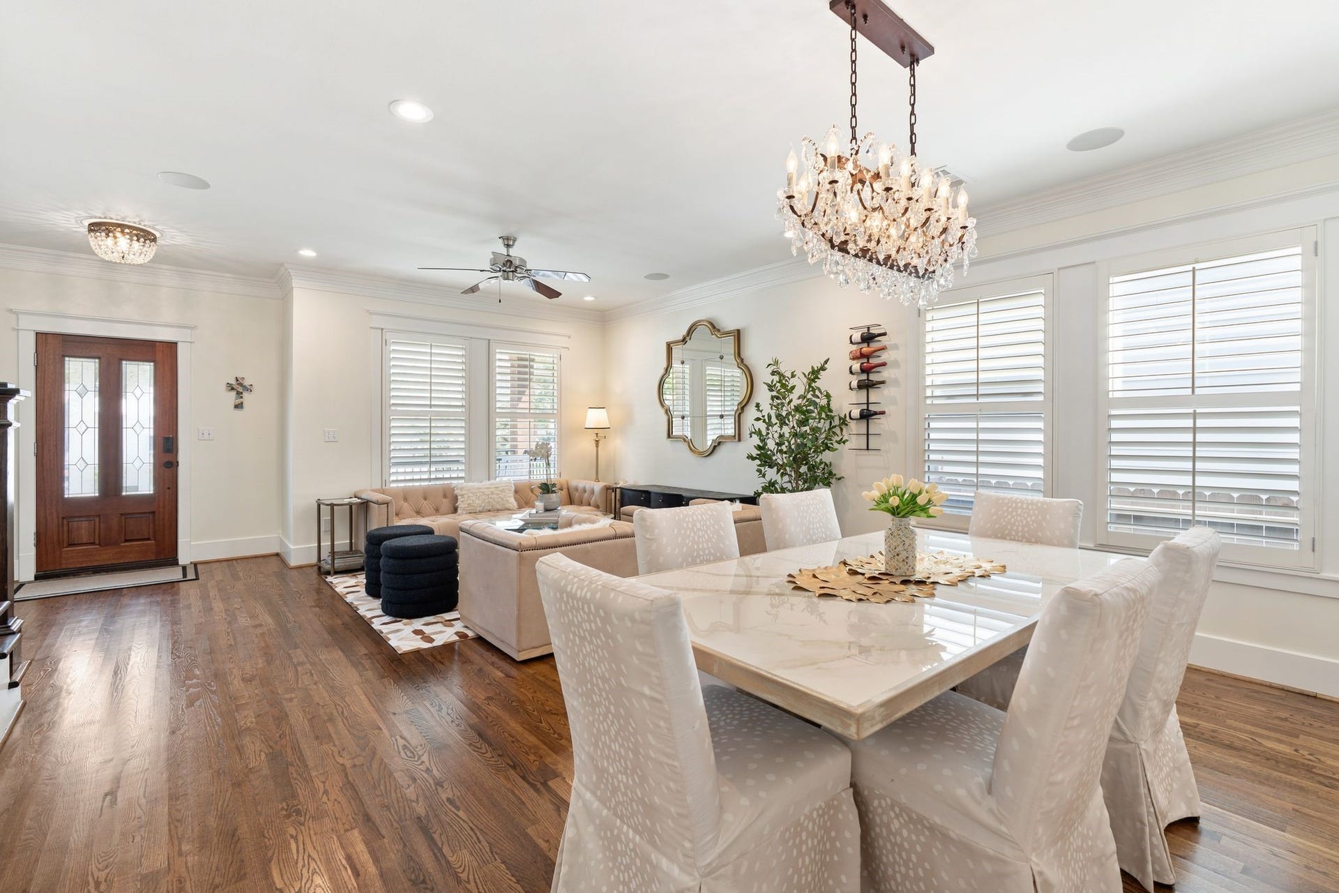 919 Ashland Street, #A, Houston, TX 77008 Another view of the dining room showcasing the wonderful flow of the first floor.