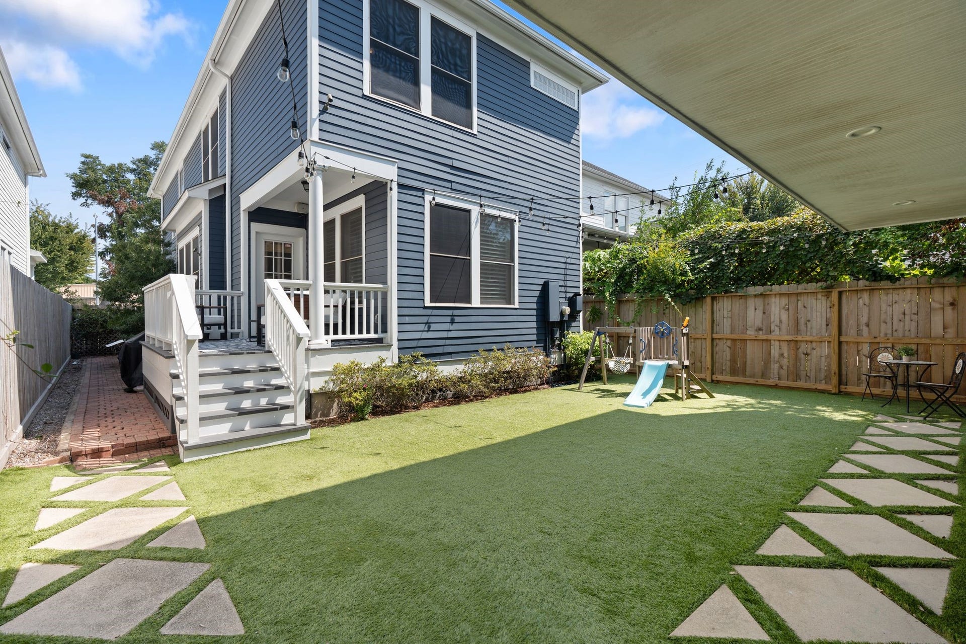 919 Ashland Street, #A, Houston, TX 77008 Wonderful outdoor living! Sizable turfed backyard w/ concrete pavers offers TONS of room for pets & kids to play, outdoor dining & entertainingall w/ the ease of low-maintenance turf.