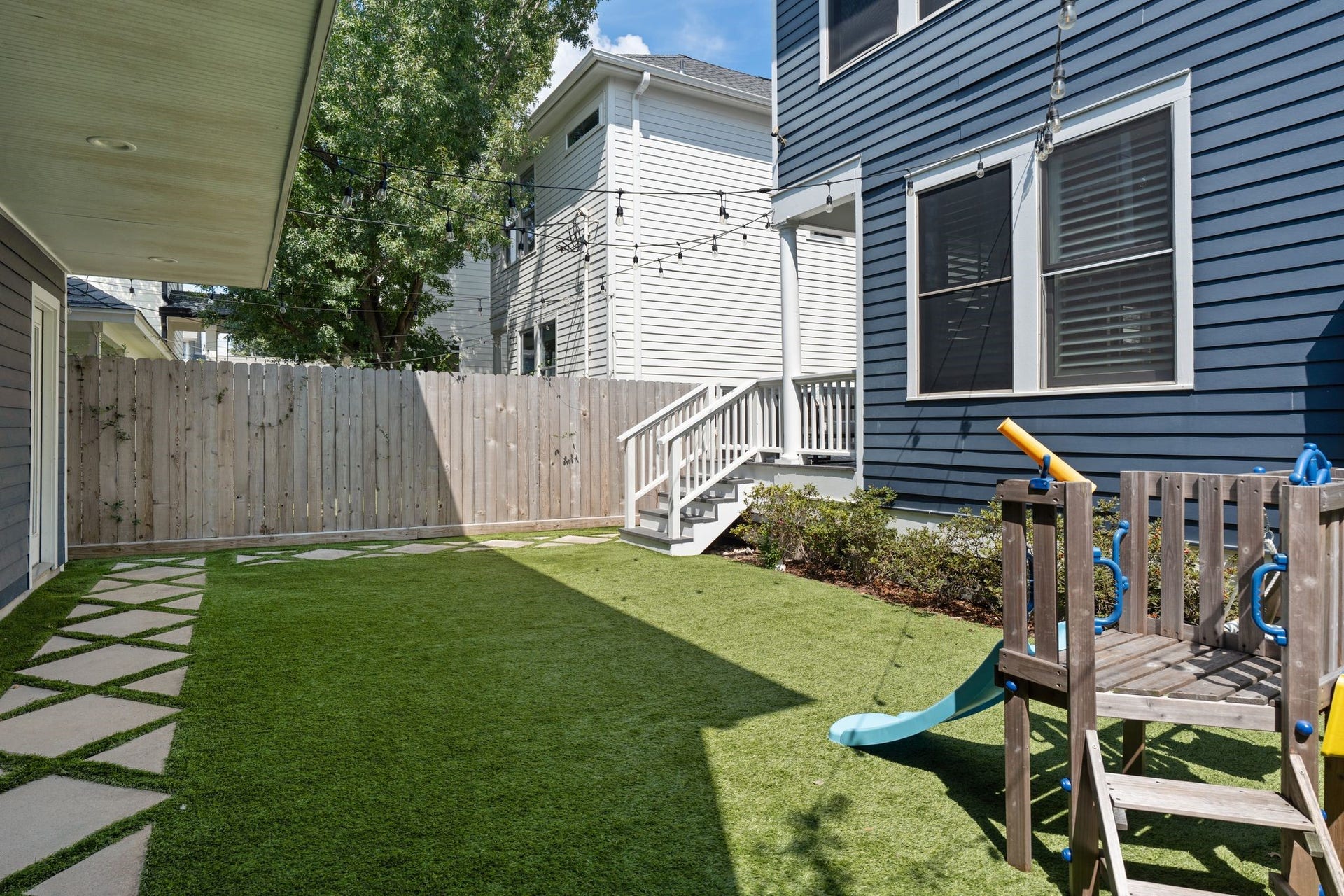 919 Ashland Street, #A, Houston, TX 77008 One more view of this sizable backyard; a rare find in the Heights! Lots of room for outdoor enjoyment.