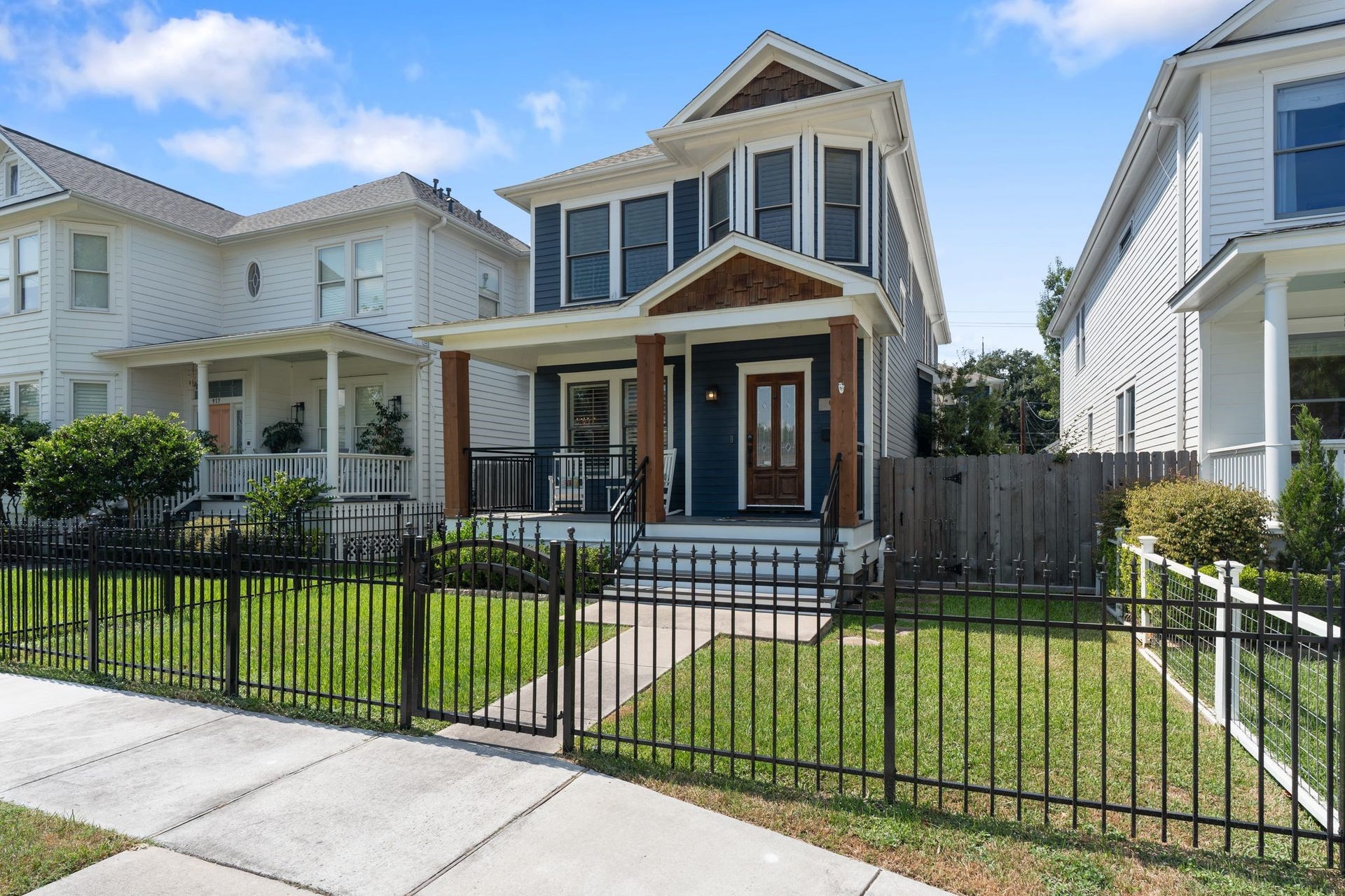 919 Ashland Street, #A, Houston, TX 77008 Charming curb appeal w/ wide staircase leading to an inviting covered front porch & fenced-in front lawn. Front iron fence added 25 + wood fencing along both sides added 24. Wonderful outdoor space to enjoy this fabulous Heights location!