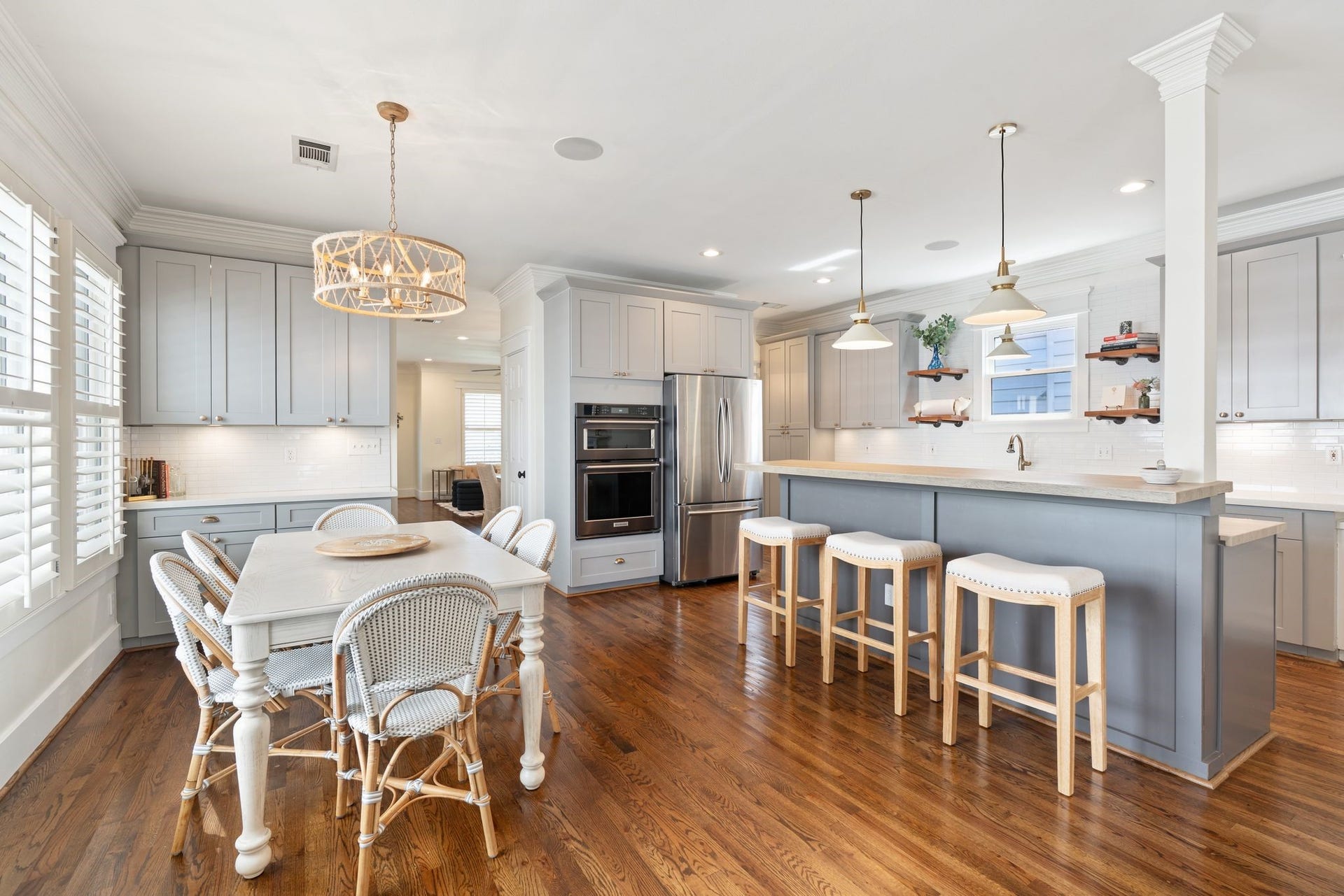 919 Ashland Street, #A, Houston, TX 77008 As you walk down the hall from the front of the home, you will enter the breakfast, kitchen and family room. View of the breakfast area showcasing the built-in dry bar w/ cabinetry, undercounter lighting + white subway tile backsplash.