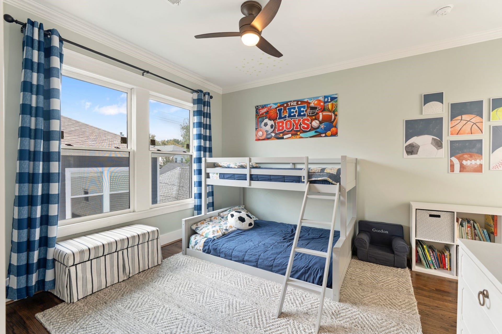 919 Ashland Street, #A, Houston, TX 77008 Additional upstairs bedroom #2 w/ 2 large windows, ceiling fan + double-door closet w/ built-in shelving & hanging storage. Direct access to the shared bath creates a convenient layout for family or guests.