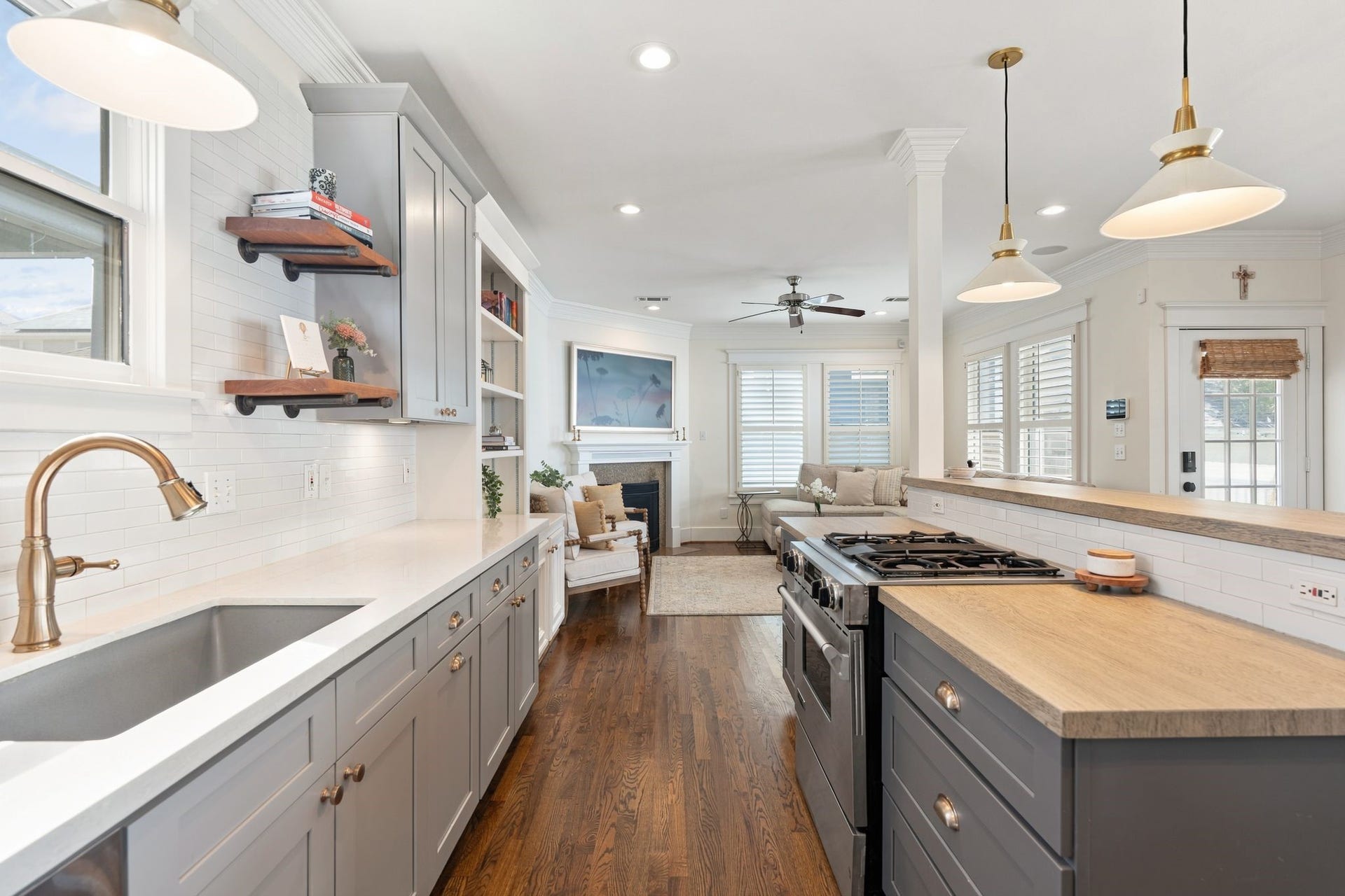 919 Ashland Street, #A, Houston, TX 77008 Wonderful kitchen details include a wide basin sink, white subway tile backsplash, soft-close drawers + undercabinet dimmable lighting. This kitchen is as functional as it is inviting!