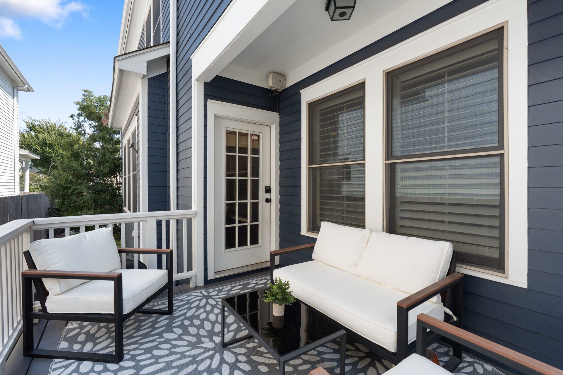 919 Ashland Street, #A, Houston, TX 77008 Partially covered back porch extends the living space outdoors w/ light fixture + outdoor speaker. Overlooking the turfed backyard, its a wonderful spot for outdoor dining, entertaining or relaxing!