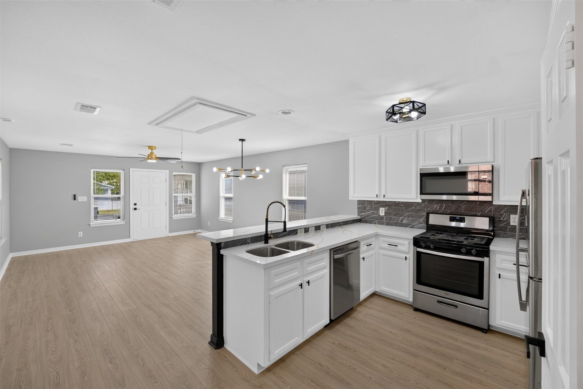 2917 Avenue M, Galveston, TX 77550 2917 Avenue M, Galveston, TX 77550
