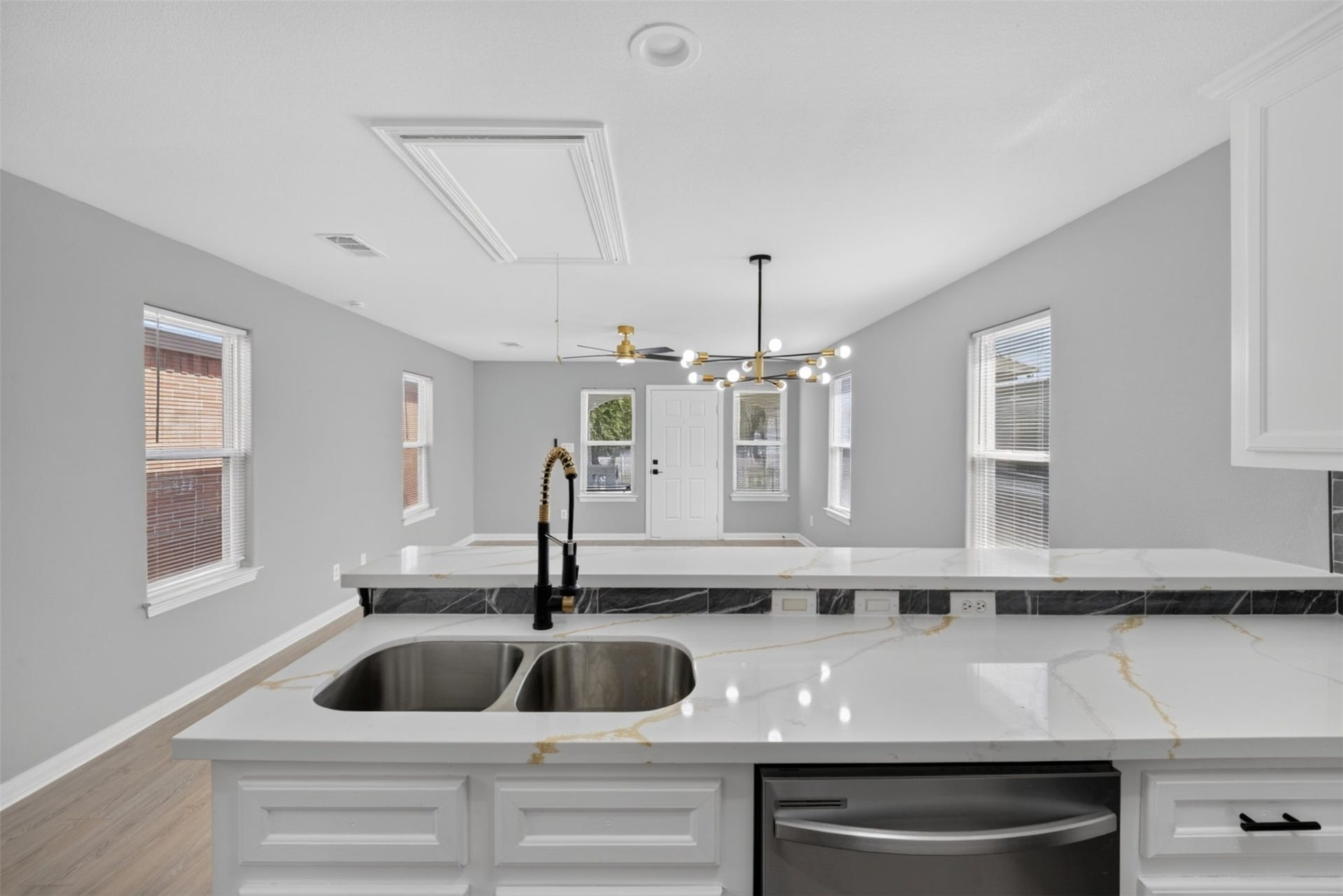 2917 Avenue M, Galveston, TX 77550 2917 Avenue M, Galveston, TX 77550