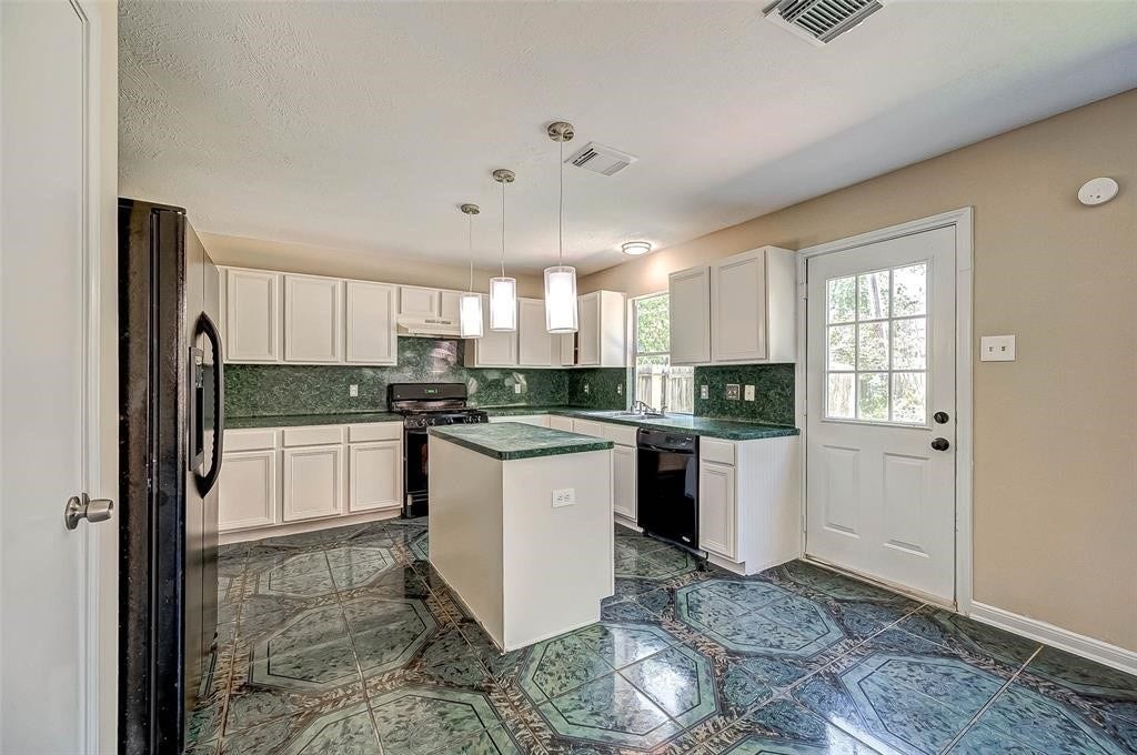 16510 Amy Ridge Road, Houston, TX 77053 16510 Amy Ridge Road, Houston, TX 77053