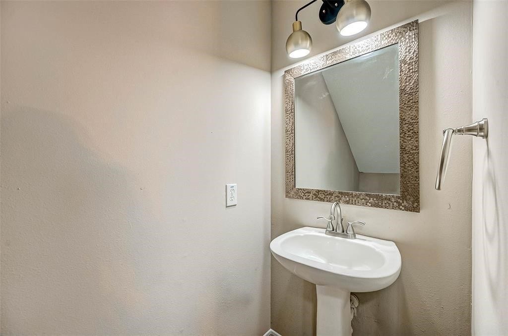 16510 Amy Ridge Road, Houston, TX 77053 16510 Amy Ridge Road, Houston, TX 77053