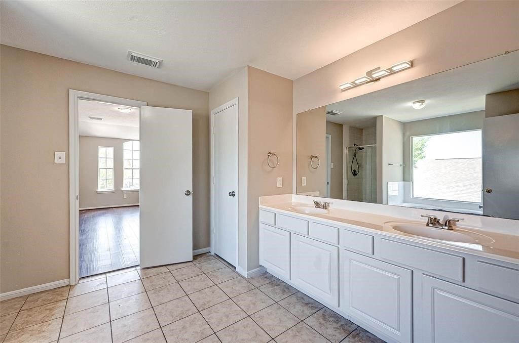 16510 Amy Ridge Road, Houston, TX 77053 16510 Amy Ridge Road, Houston, TX 77053