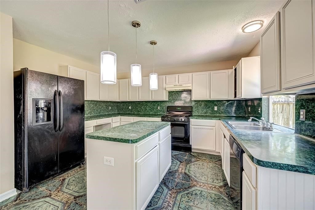 16510 Amy Ridge Road, Houston, TX 77053 16510 Amy Ridge Road, Houston, TX 77053