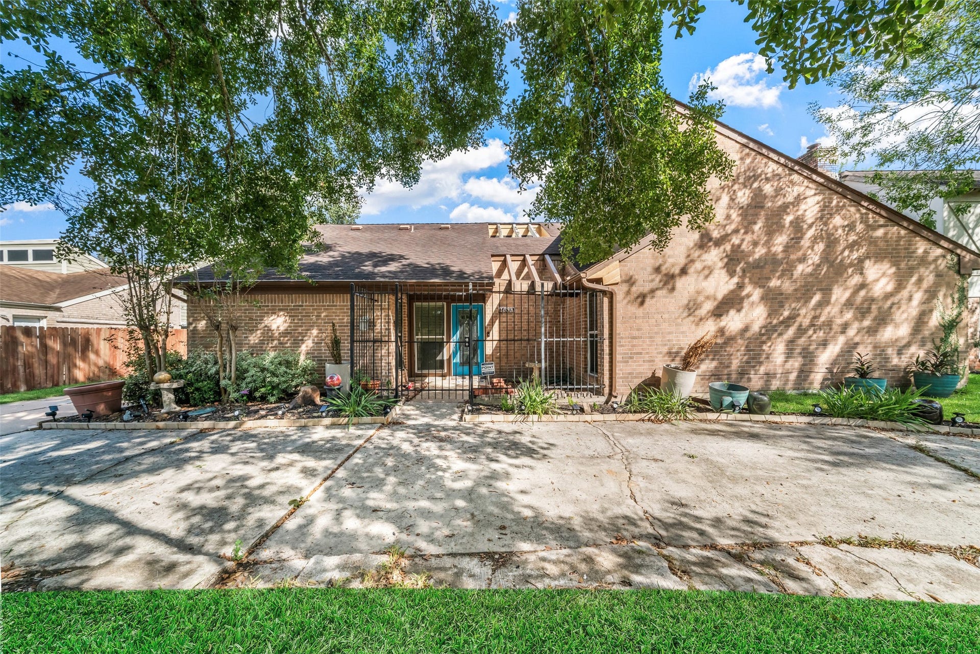 10831 Valley Hills Drive, Houston, TX 77071