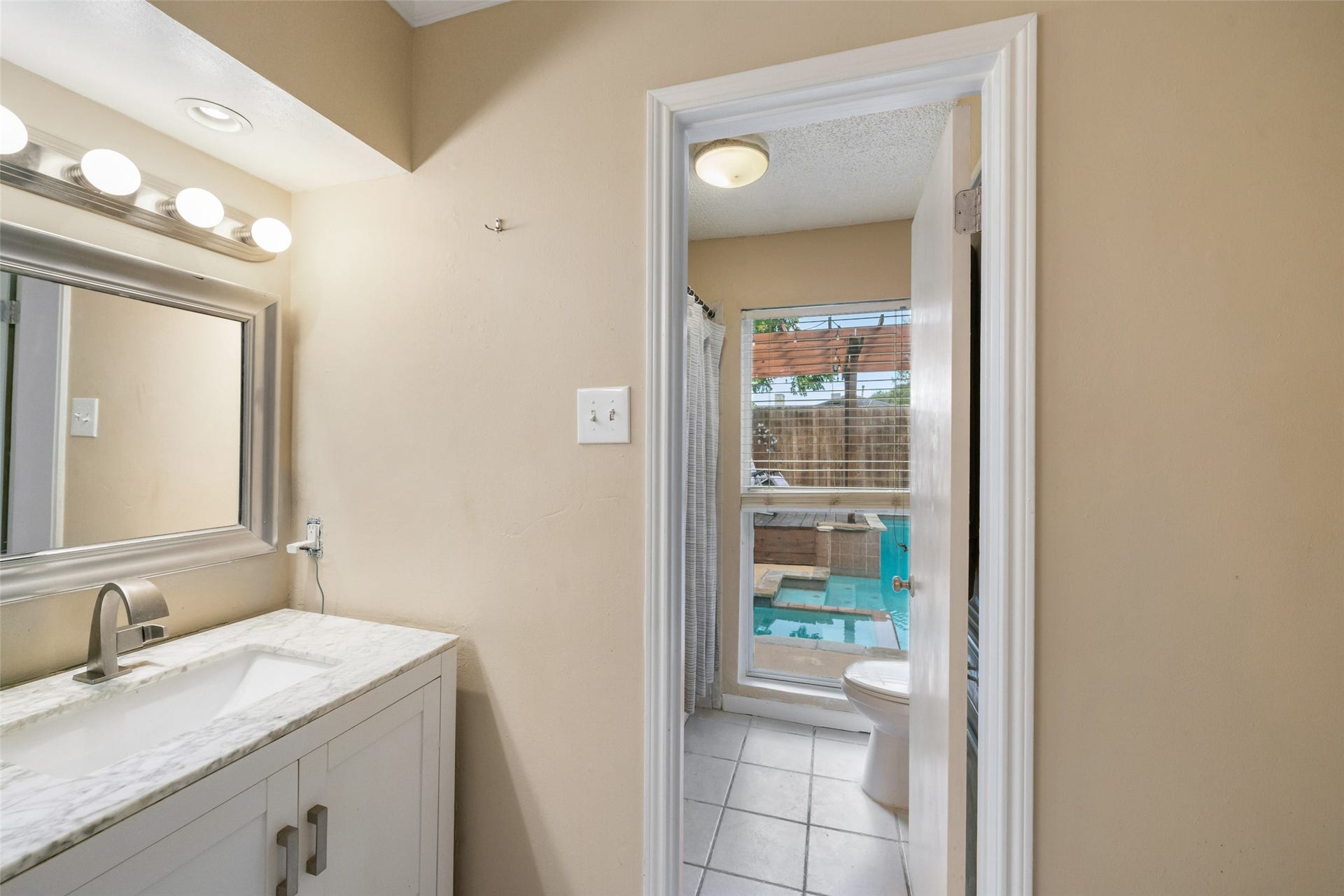 10831 Valley Hills Drive, Houston, TX 77071