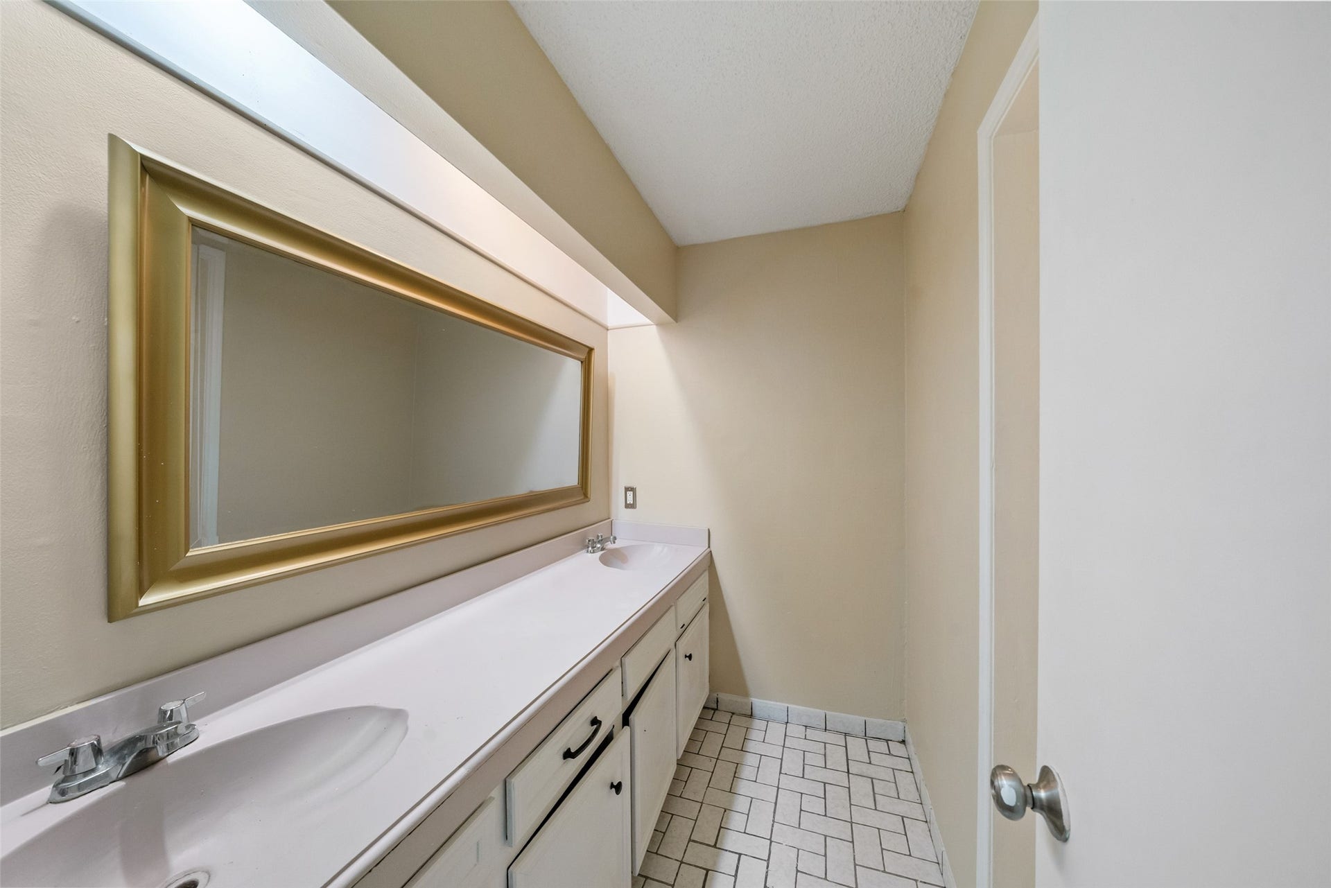 10831 Valley Hills Drive, Houston, TX 77071