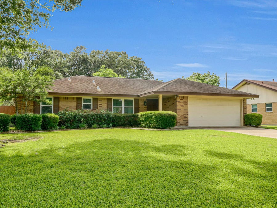 Property photo for 805 Bluebonnet Lane, Katy, TX