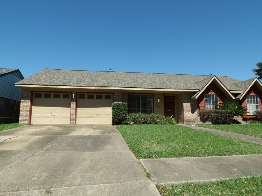 Property photo for 303 Coronation Drive, Houston, TX