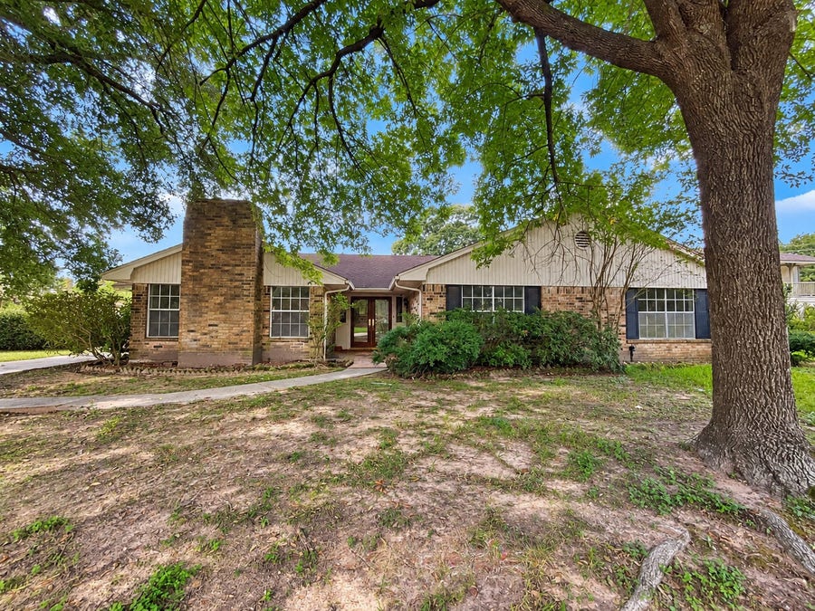 Property photo for 19527 Lockridge Drive, Spring, TX