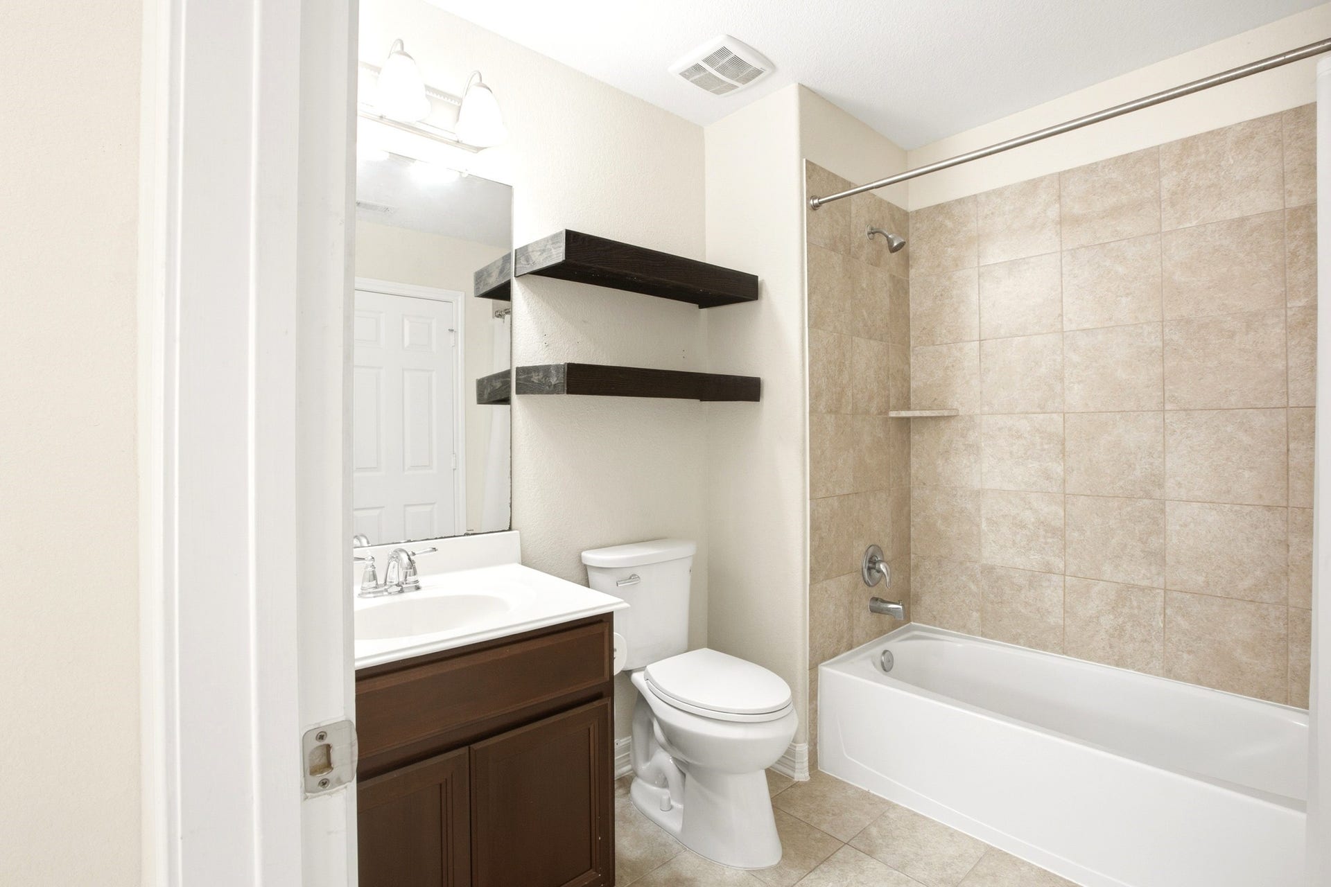 9975 Spring Rock Lane, Brookshire, TX 77423 TWO full bathrooms upstairs