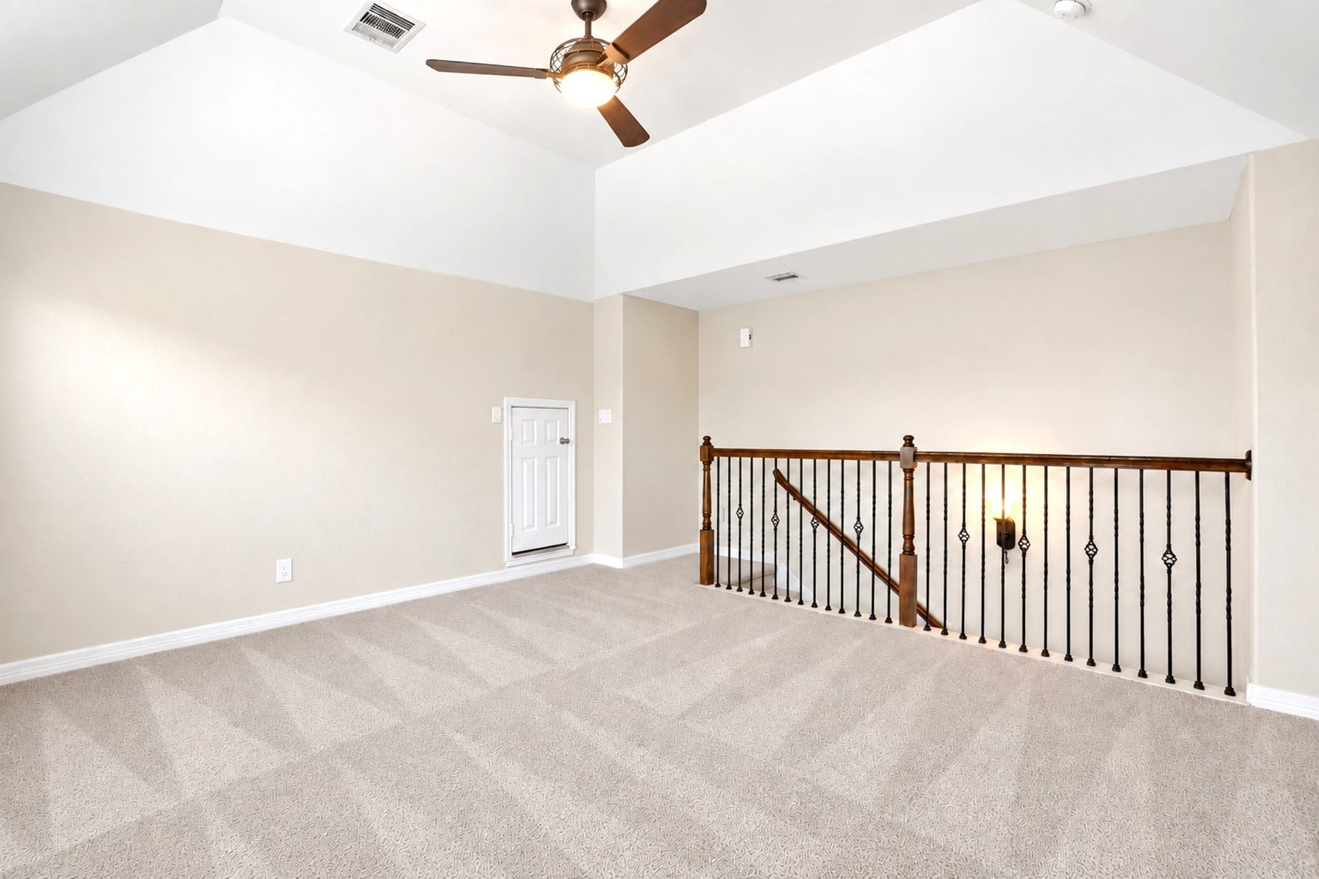 9975 Spring Rock Lane, Brookshire, TX 77423 Flex space upstairs with high ceilings and fan