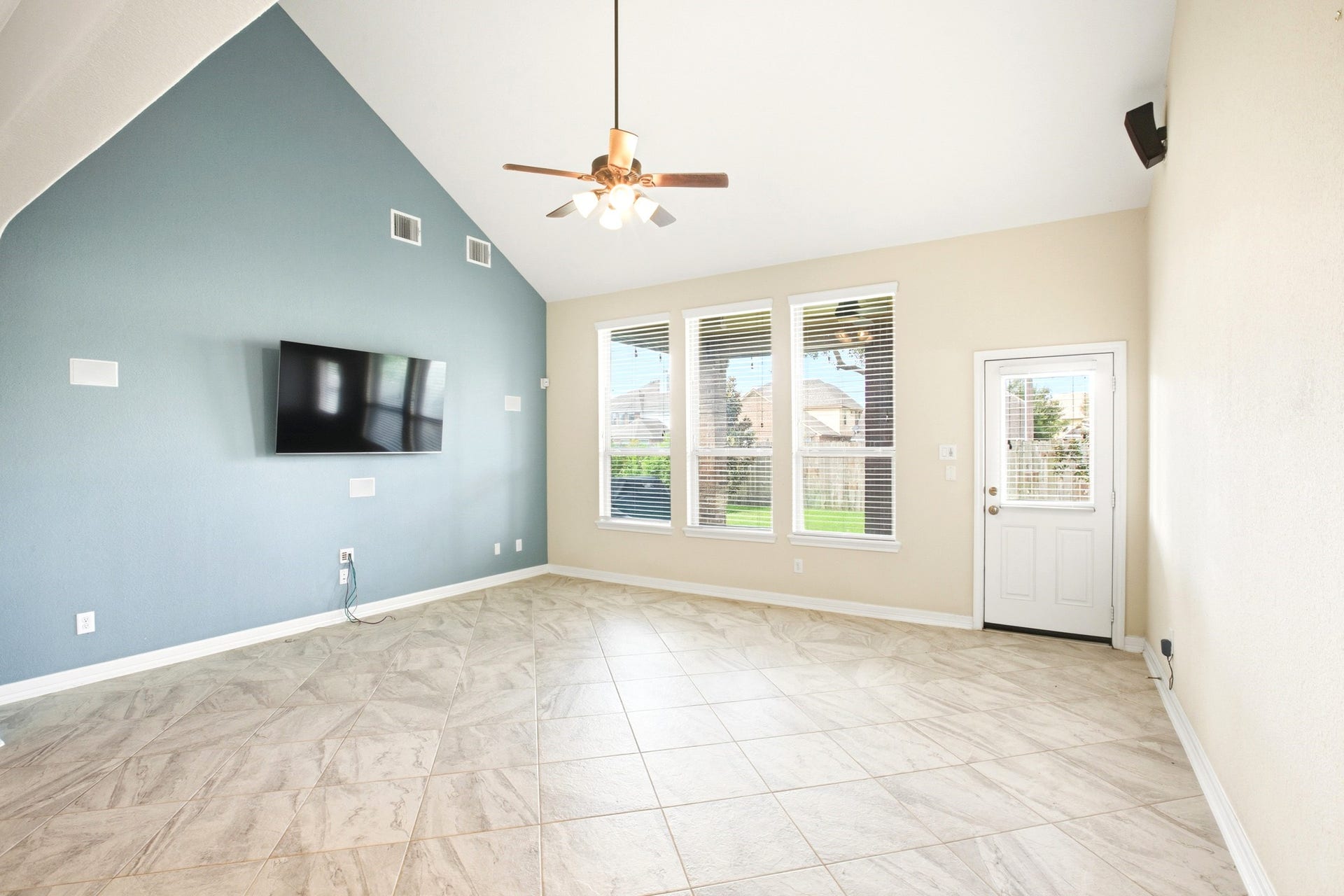 9975 Spring Rock Lane, Brookshire, TX 77423 Soaring living room ceilings and plenty of natural light entering the space