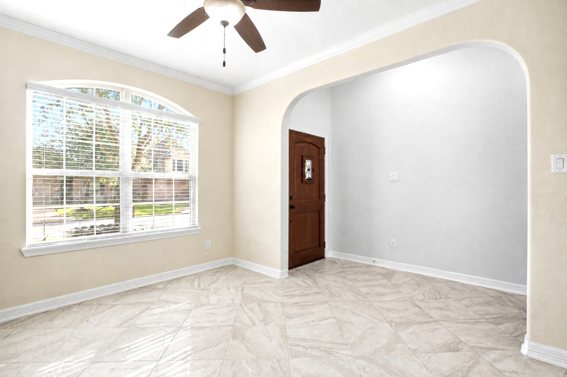 9975 Spring Rock Lane, Brookshire, TX 77423 Room can be used as private office or dining room or can be a flex room