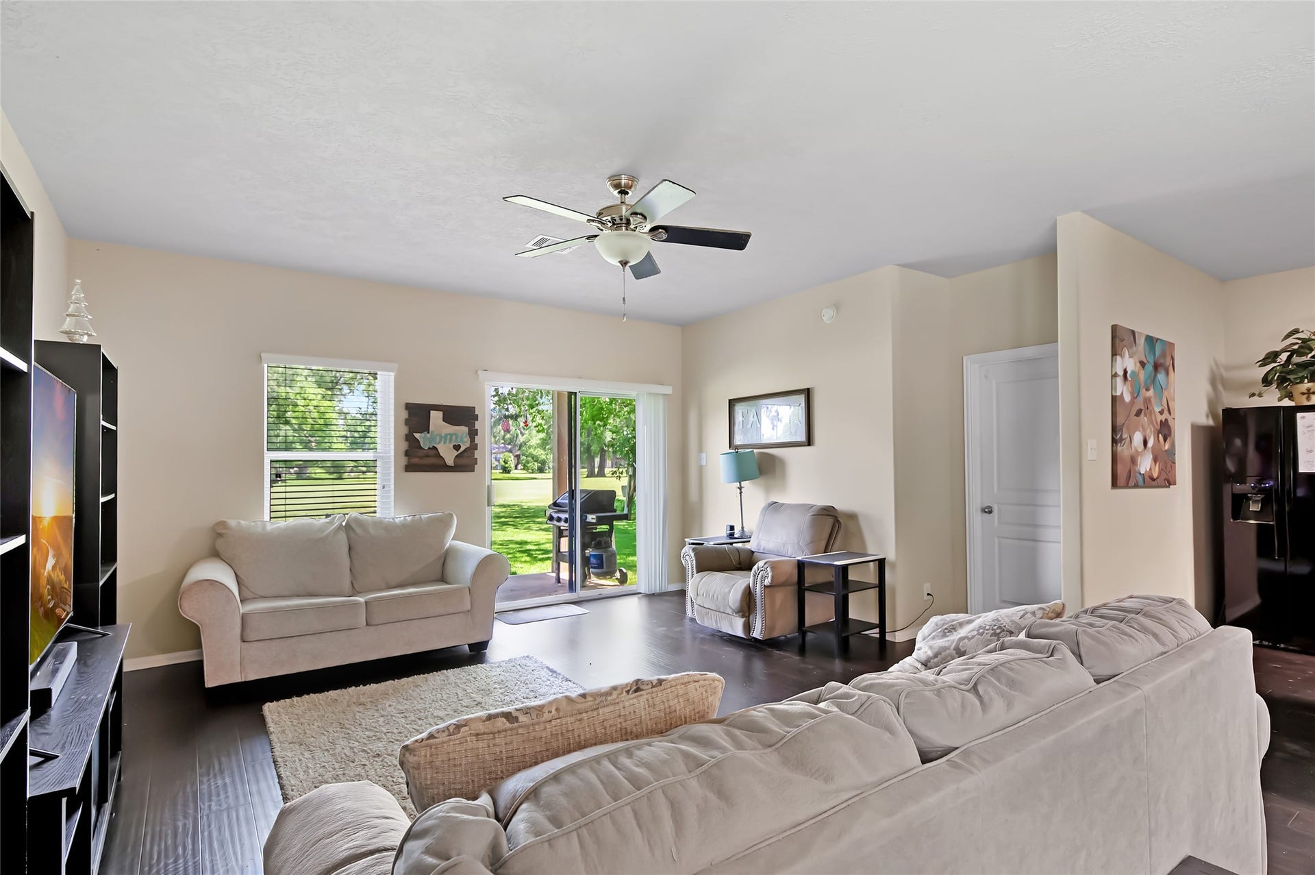 1603 Sahara Drive, Crosby, TX 77532 Living Room with views of Golf Course