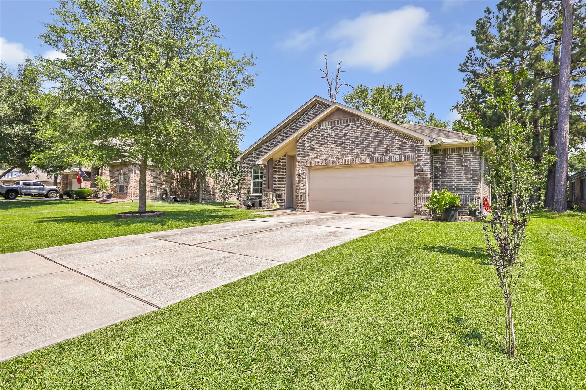 1603 Sahara Drive, Crosby, TX 77532 Plenty of Parking space and extended garage