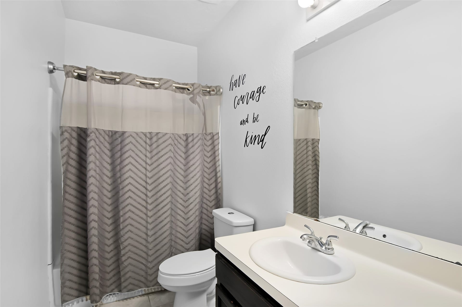 1603 Sahara Drive, Crosby, TX 77532 Guest Bath