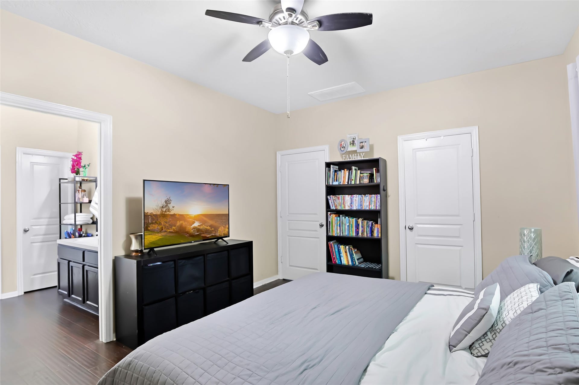 1603 Sahara Drive, Crosby, TX 77532 Primary has 2 closets
