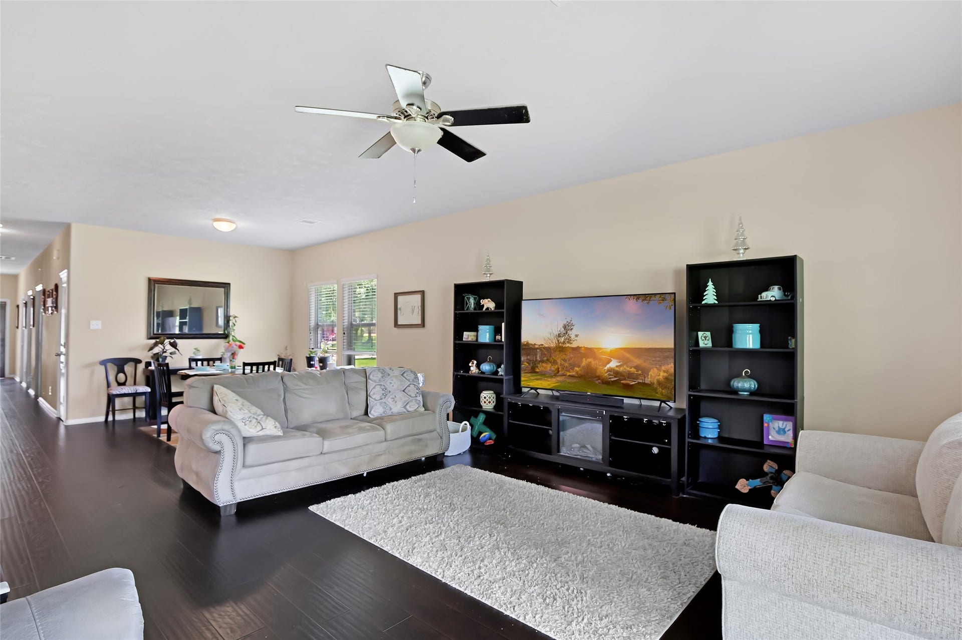 1603 Sahara Drive, Crosby, TX 77532 Spacious Living Room