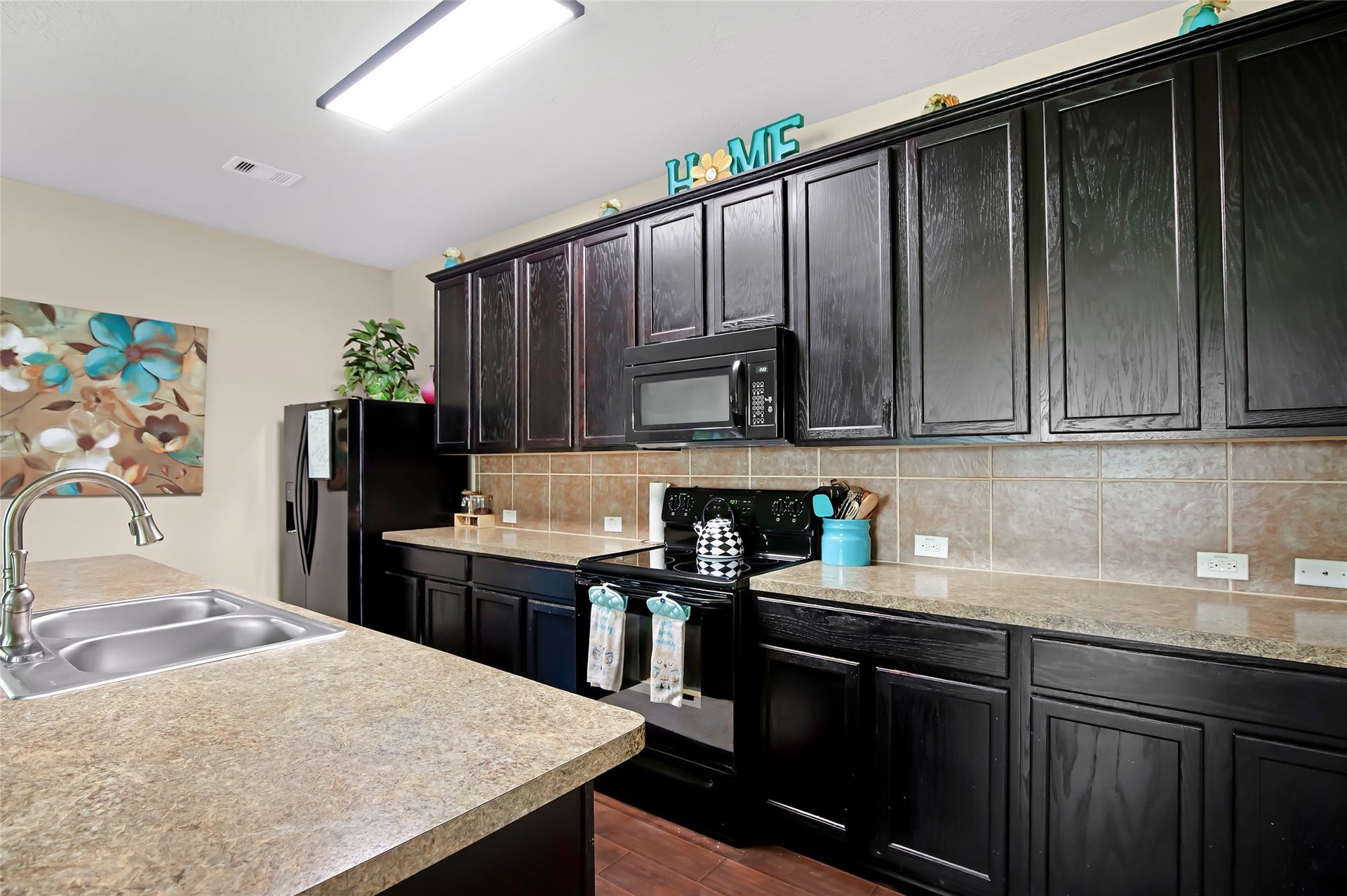 1603 Sahara Drive, Crosby, TX 77532 Kitchen with plenty of storage and prep space