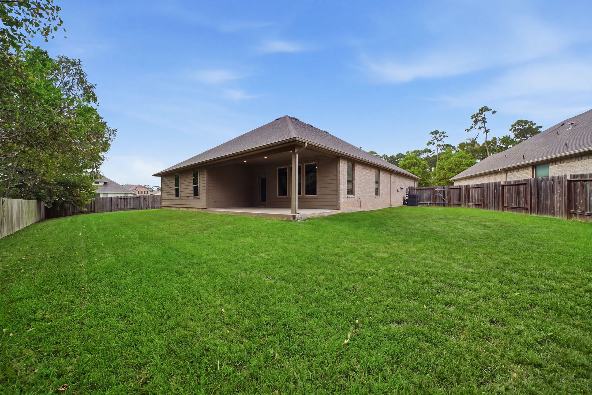 18206 Fehmarn Sound Circle, Houston, TX 77044 Spacious backyard, no back neighbors