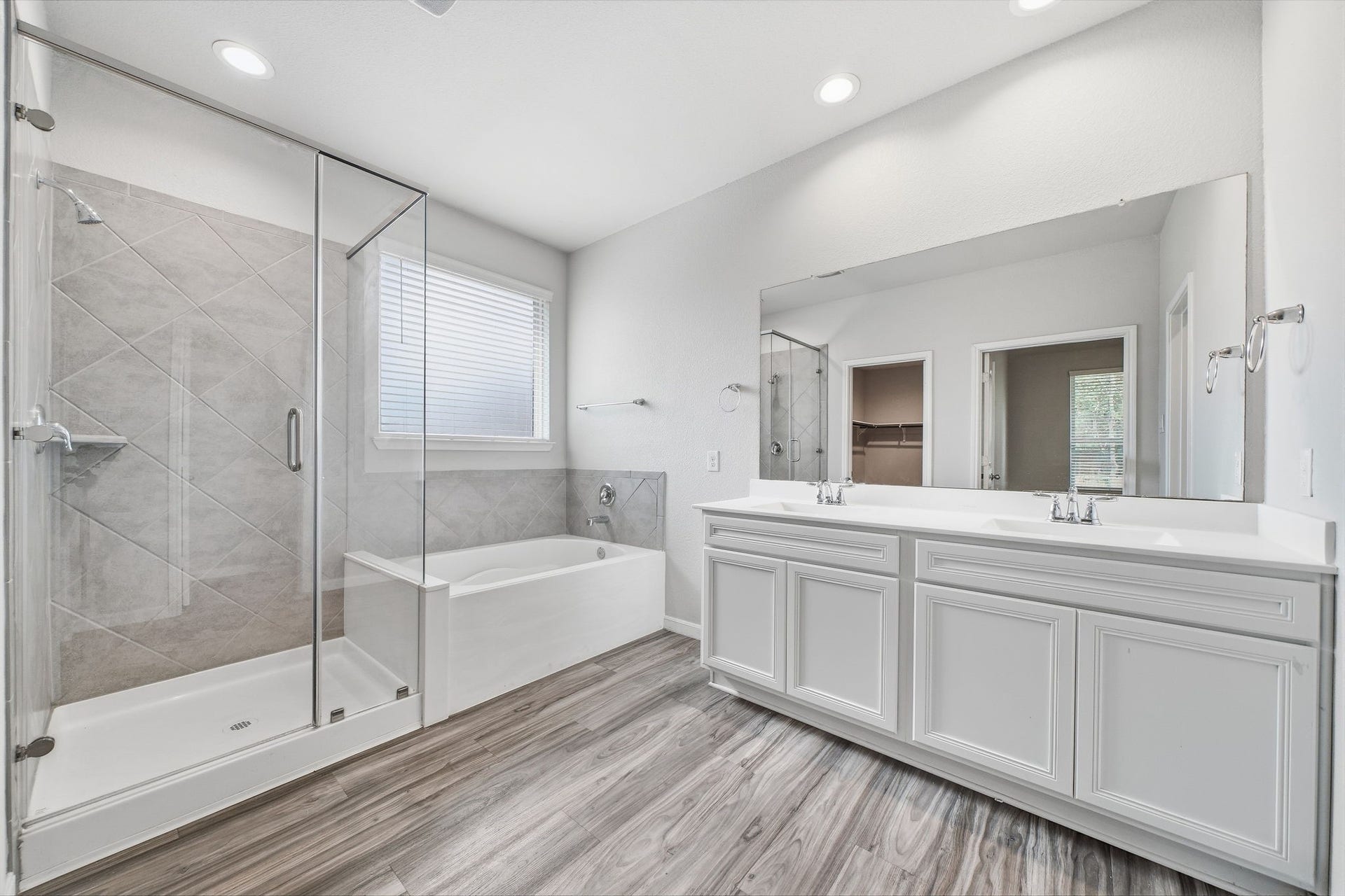 18206 Fehmarn Sound Circle, Houston, TX 77044 Primary Bathroom