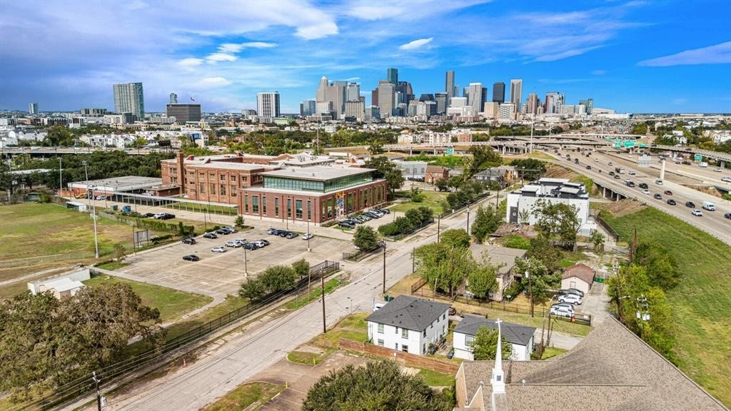 2002 Barbee Street, Houston, TX 77004 2002 Barbee Street, Houston, TX 77004