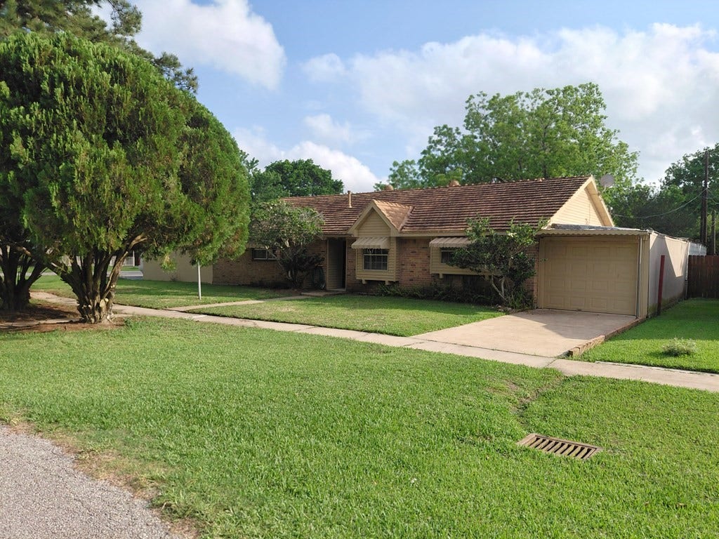 1518 Avenue B, Danbury, TX 77534 1518 Avenue B, Danbury, TX 77534