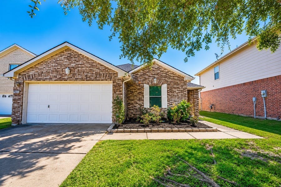 Property photo for 9611 Prairie Dog Run, Sugar Land, TX