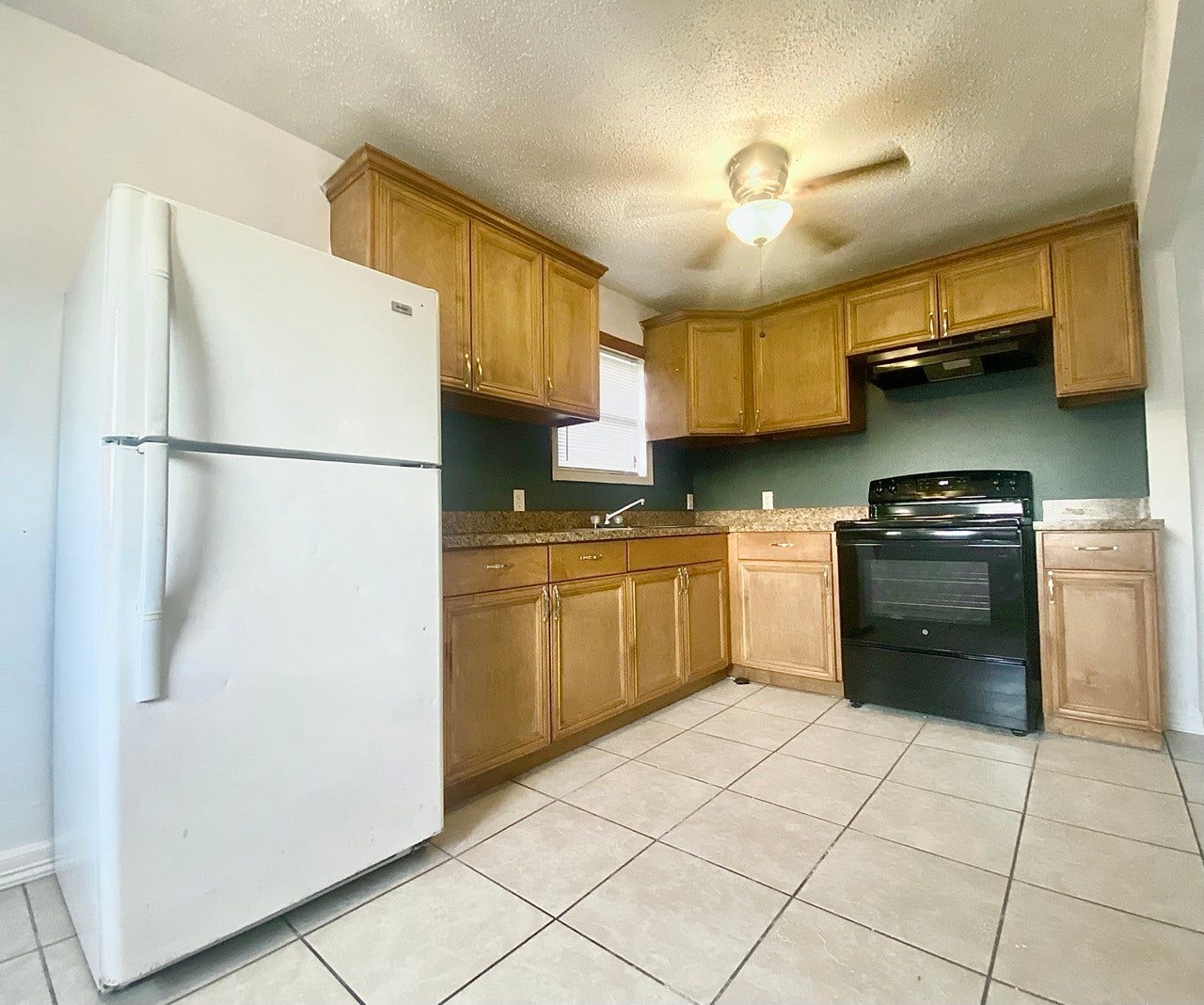 1138 4th Avenue N, #1140, Texas City, TX 77590 Kitchen