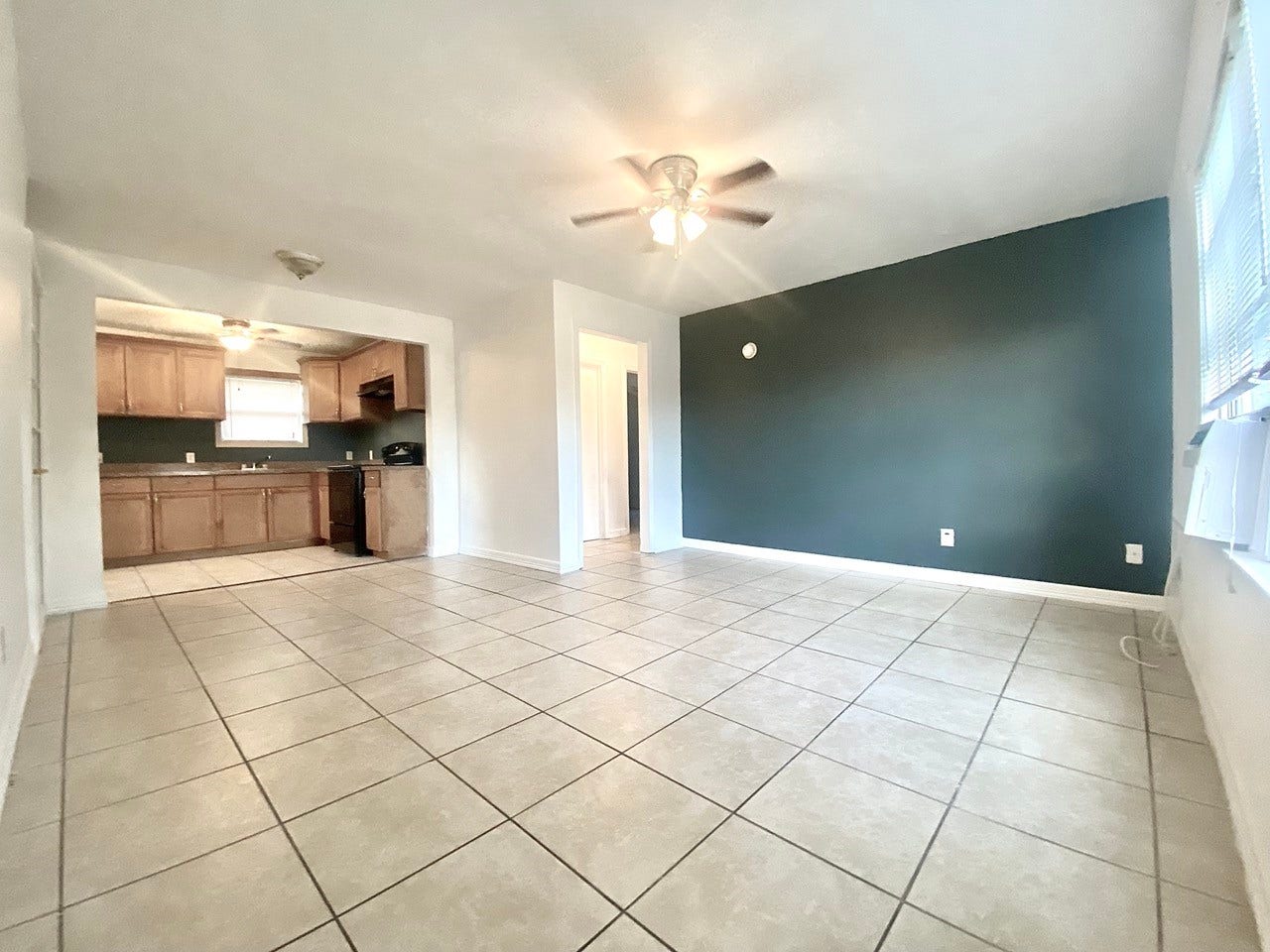 1138 4th Avenue N, #1140, Texas City, TX 77590 Living room