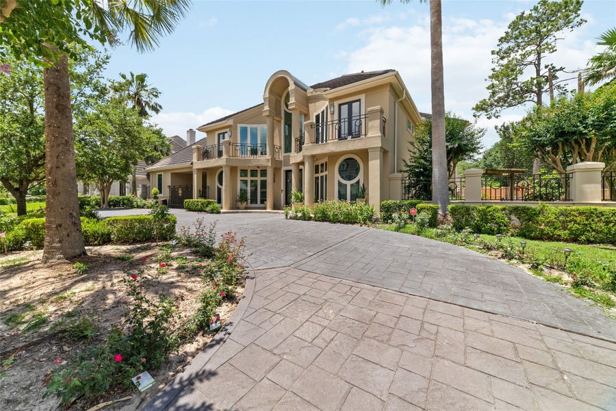 Property photo for 2814 Cedar Woods Place, Houston, TX