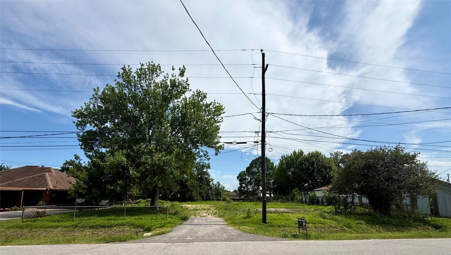 Property photo for 218 E Saint Charles Drive, Crosby, TX