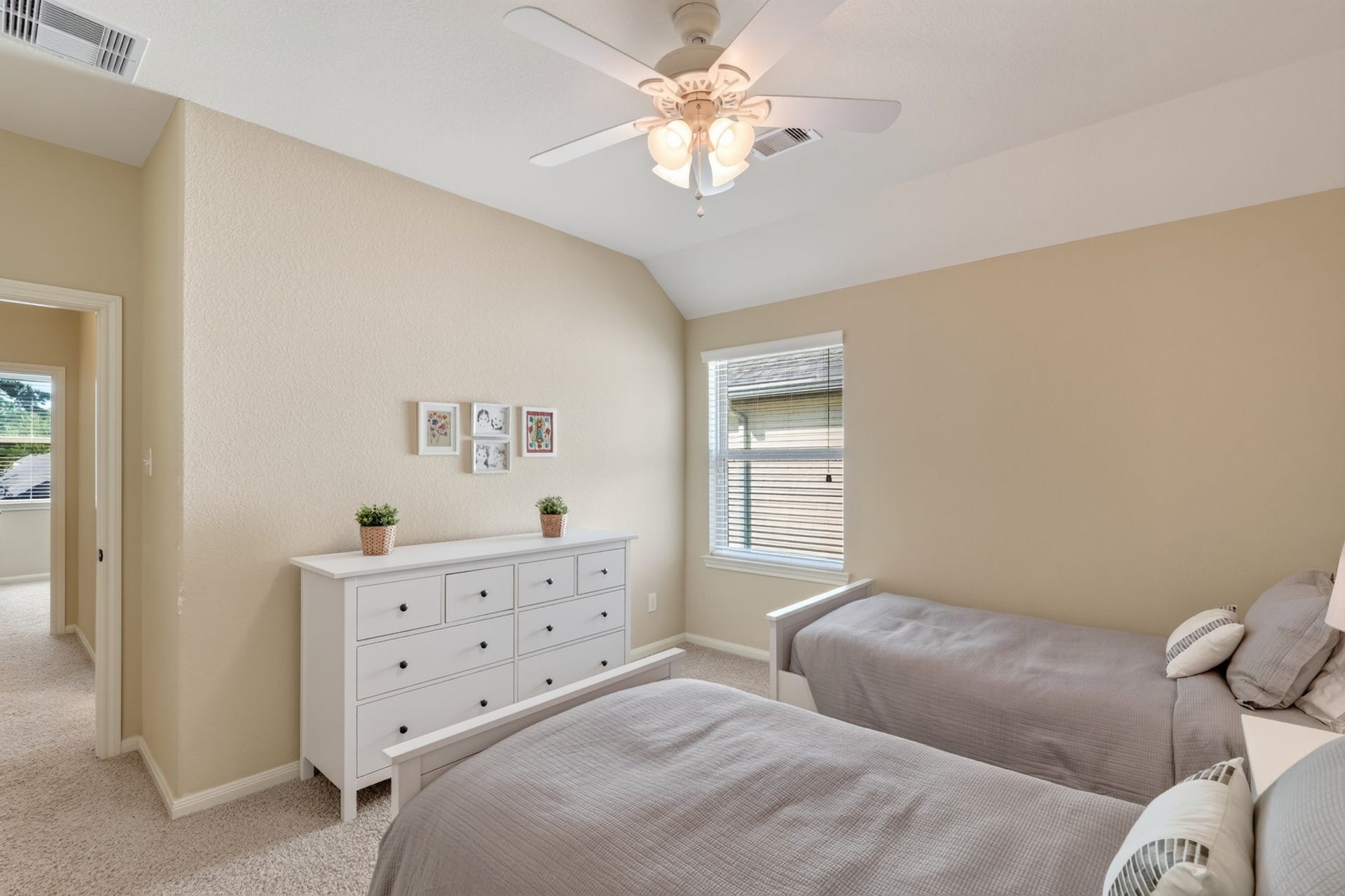 27 E Wolf Cabin Circle, Spring, TX 77389 27 E Wolf Cabin Circle, Spring, TX 77389