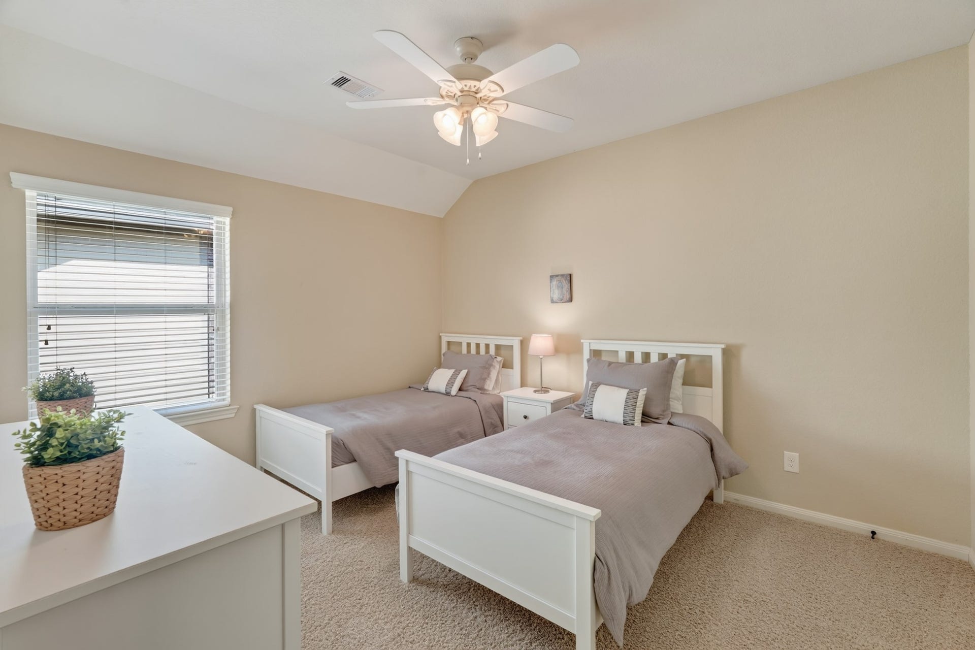 27 E Wolf Cabin Circle, Spring, TX 77389 27 E Wolf Cabin Circle, Spring, TX 77389