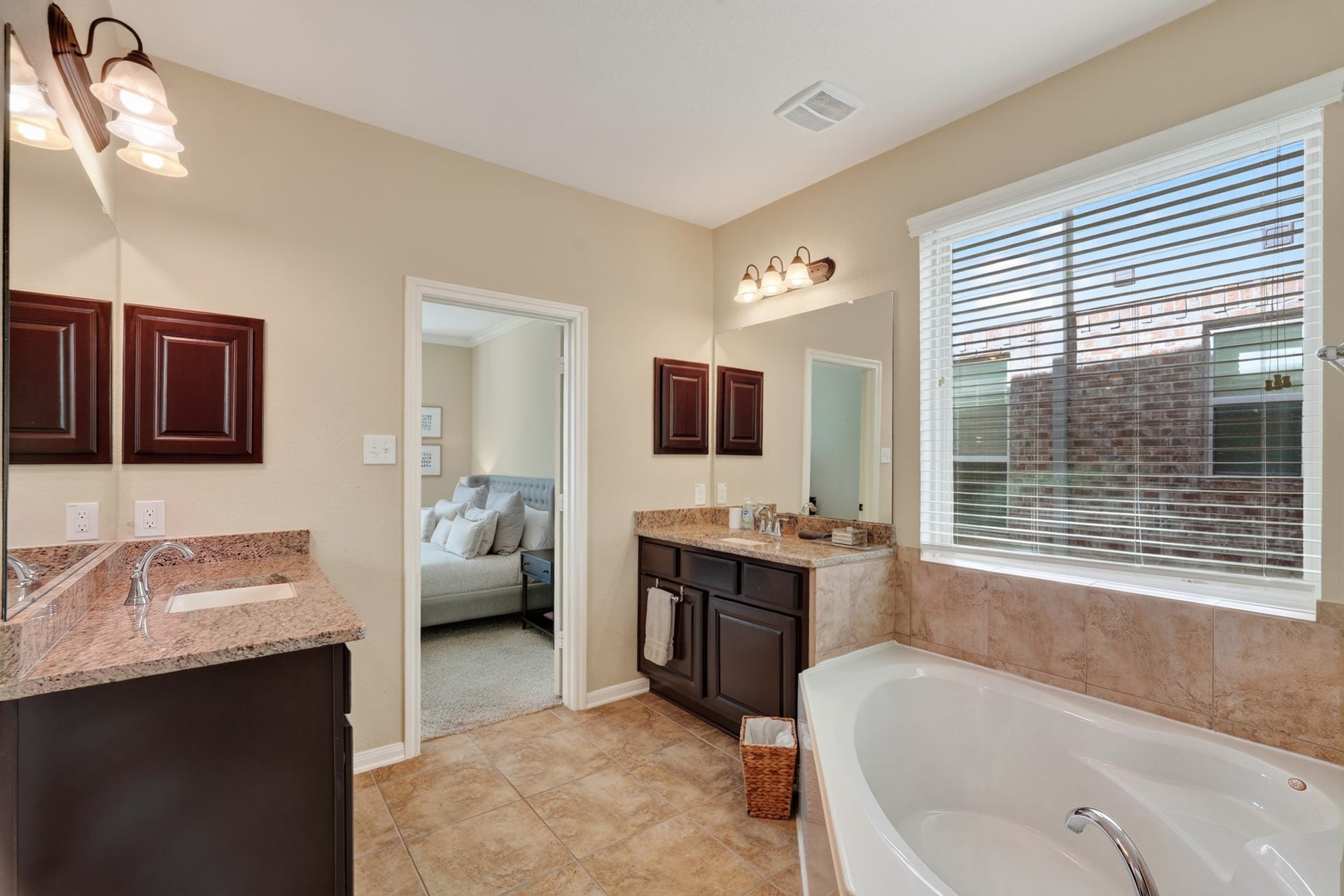 27 E Wolf Cabin Circle, Spring, TX 77389 27 E Wolf Cabin Circle, Spring, TX 77389