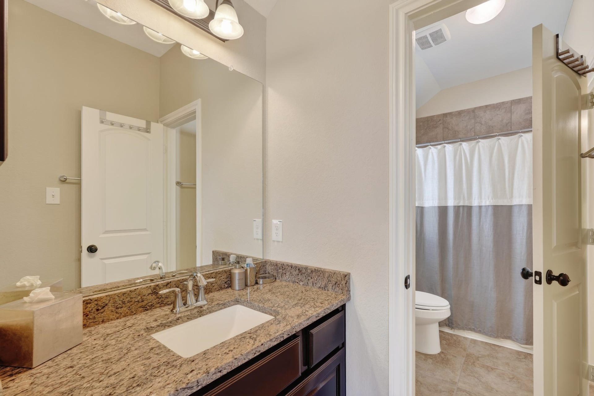 27 E Wolf Cabin Circle, Spring, TX 77389 27 E Wolf Cabin Circle, Spring, TX 77389