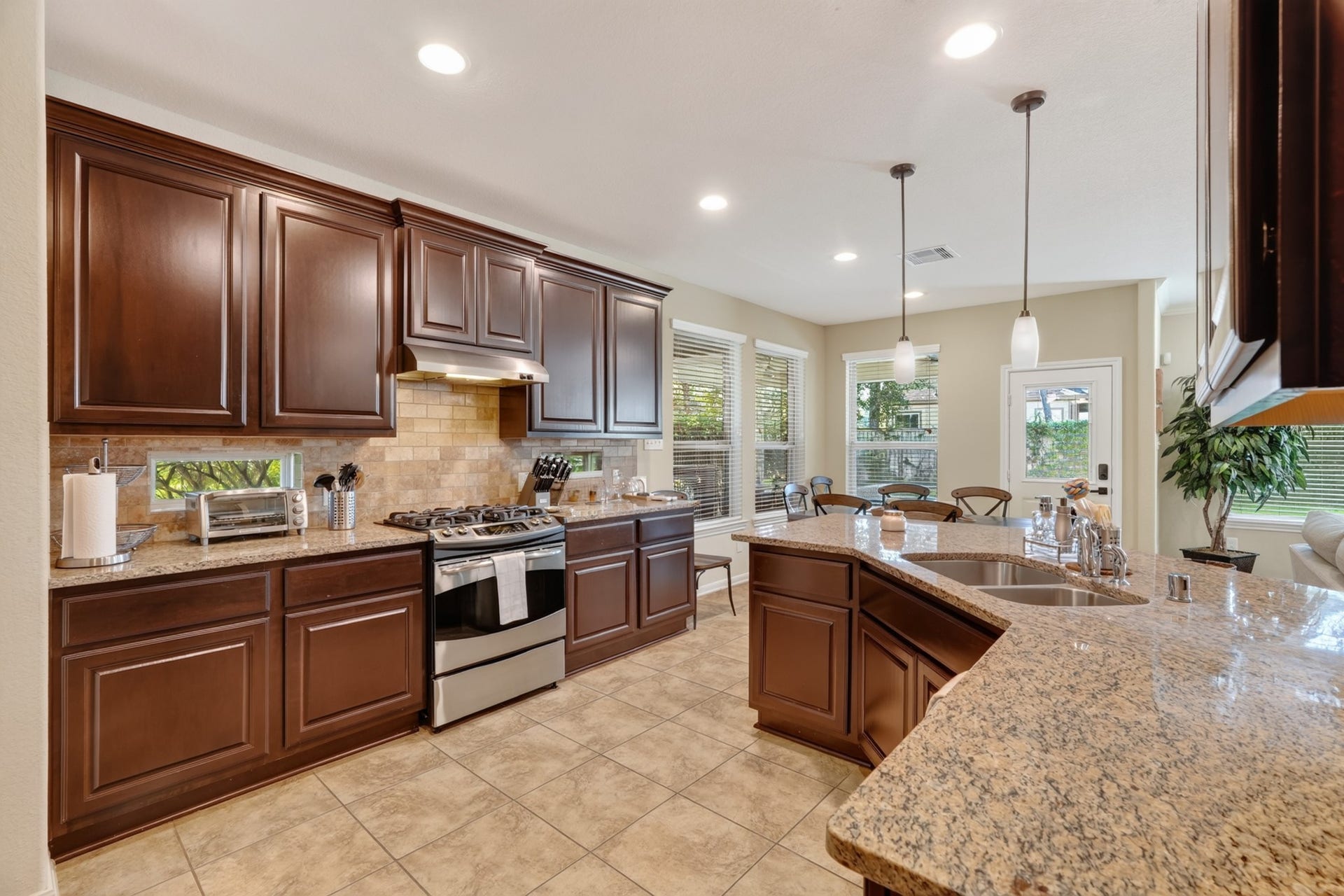 27 E Wolf Cabin Circle, Spring, TX 77389 27 E Wolf Cabin Circle, Spring, TX 77389